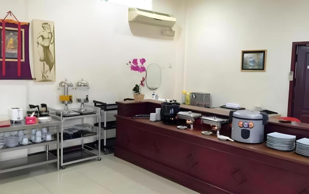 Hotel Dynasty Tarakan Exteriör bild