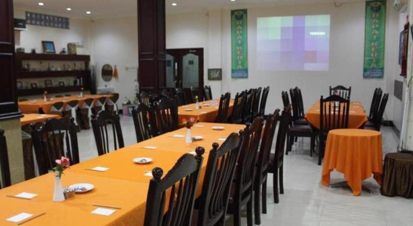 Hotel Dynasty Tarakan Exteriör bild