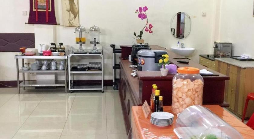 Hotel Dynasty Tarakan Exteriör bild